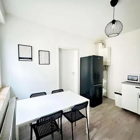 Sap08- Fitter's In Appartement *